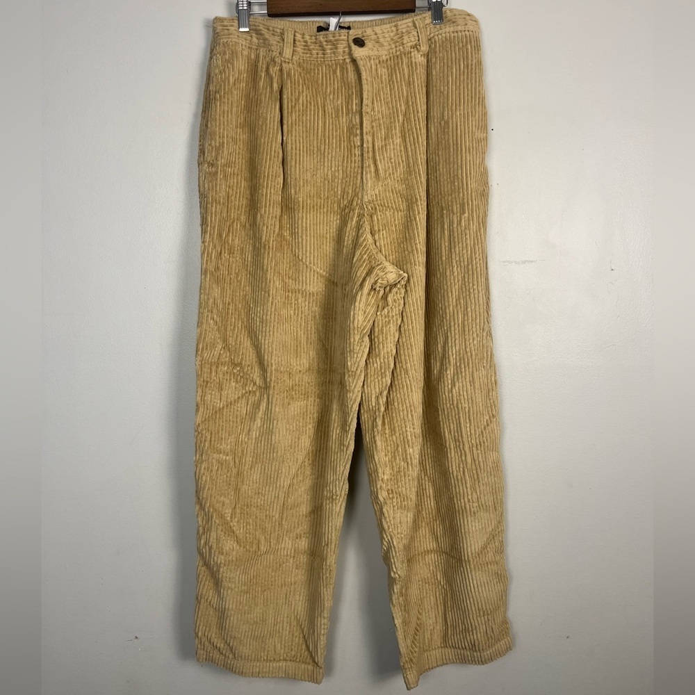 Urban outfitters men’s pleated corduroy pants size large